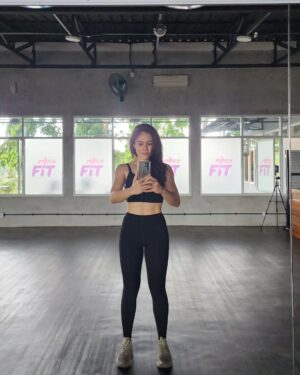 Wulan Guritno Instagram - mirror mirror on the wall 🪞

DIY - JKT - SBY .....