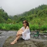 Wulan Guritno Instagram - Bentar yaa,.. mau keliling sawah naik Pedati trus nyemplung di sungai duluuu..... thank you @tegsaadventure yang udah aturin ini semua Gunung Merapi, Kaliurang, Jogja..