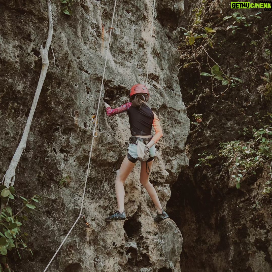 Wulan Guritno Instagram - mama nya lagi shooting jadi anaknya yang ulang tahun di kirim ke Jogjakarta. a birthday suprise blending in with nature; rock-climbing, having lunch on a cliff top, accompanied by the crashing of ocean waves with traditional music playing in the background, swimming in the ocean, then finishing the evening with dinner by the paddy fields ______________________________ reach for the stars, dont settle for less because you deserve true happiness you were born to be special, one of a kind with a beautiful soul and a beautiful mind making your way with your own ideas you've kept your spirit throughout the years you're kind and loving, funny and true which is why, daughter ,nobody's quite like you. i pray to God to always keep the smile on your lips and make you the world's happiest person HAPPY 13TH BIRTHDAY MY ENGLISH ROSE.. thank you @thirtytourism_ bantuin aturin 🙏 Gunung Kidul - D.I. Yogyakarta