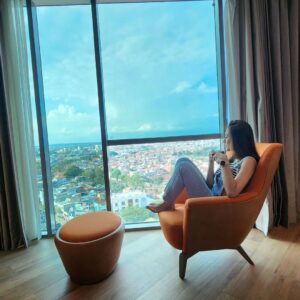 Wulan Guritno Instagram - NYAMAN sing sempurna 🤗

terima kasih 

@doubletreebyhiltonsurabaya
hotel bintang 5 yang berlokasi di tengah kota Surabaya LAAAFF ❤️