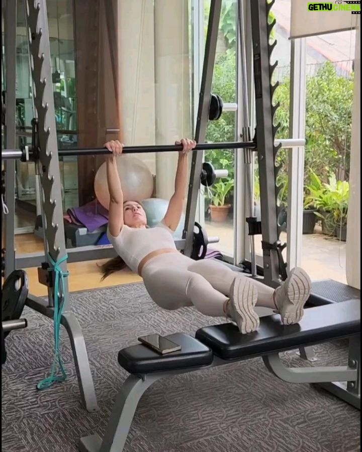 Wulan Guritno Instagram - Happy sunday 💪