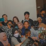Wulan Guritno Instagram - Dari nobar ke nobar.. @filmtrinil masih bertahan dan ramai di minggu ke-3 Terima kasih kalian semua 💋 Yang belom sempat nonton yuk ke bioskop 👻