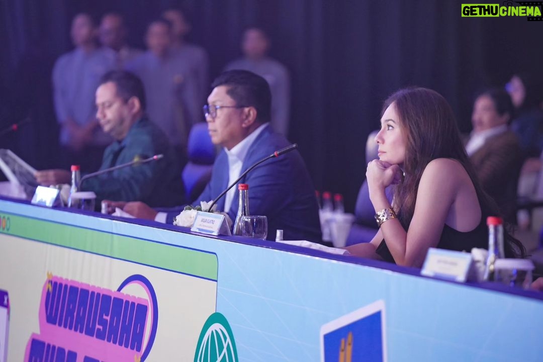 Wulan Guritno Instagram - From last night @wrausahamandiri awarding night Terima kasih atas kepercayaannya menjadi salah satu juri Bersama bpk Darmawan Junaidi - dirut Bank Mandiri, Matthew Ardian - CMO FORE Coffee , Sayed Muhammad - Founder & CEO USS Networks mendengarkan pitching ide2 brilliant ,penciptaan2 baru ,dengan business scalability & competitive landscape yang detail dan matang, berpotensi menjadi bisnis2 besar Semangat untuk semuanya menjadi entrepreneur muda mandiri dan sukses #WMM2023 #wirausahamudamandiri #beranijadimandiri JW Marriot Surabaya