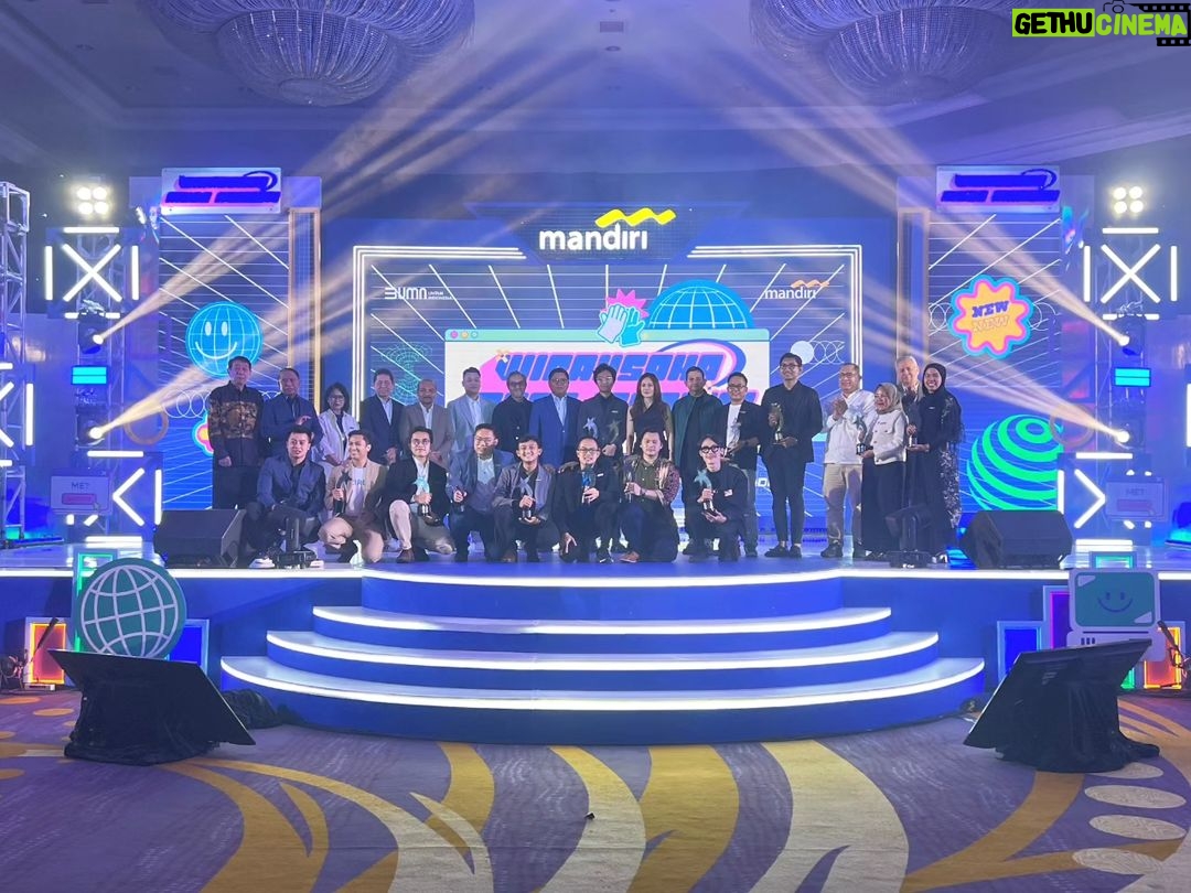 Wulan Guritno Instagram - From last night @wrausahamandiri awarding night Terima kasih atas kepercayaannya menjadi salah satu juri Bersama bpk Darmawan Junaidi - dirut Bank Mandiri, Matthew Ardian - CMO FORE Coffee , Sayed Muhammad - Founder & CEO USS Networks mendengarkan pitching ide2 brilliant ,penciptaan2 baru ,dengan business scalability & competitive landscape yang detail dan matang, berpotensi menjadi bisnis2 besar Semangat untuk semuanya menjadi entrepreneur muda mandiri dan sukses #WMM2023 #wirausahamudamandiri #beranijadimandiri JW Marriot Surabaya