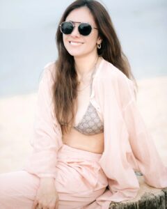 Wulan Guritno Instagram - Happy sunday 🤍 📸 @agus.devayana Bali