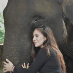 Wulan Guritno Instagram - RIP GAJAH KAPTEN RAHMAN YANG DI RACUN DAN AMBIL GADINGNYA 🥀 Saat kami berkunjung ke taman nasional TESSO NILO bertemu Elephant Flying Squad / tim patroli gajah yang terdiri dari mahout / pawang dan gajah terlatih Dan RAHMAN yang di racun dan ambil gadingnya adalah kapten nya. Mereka bertugas menggiring gajah liar yang memasuki kebun masyarakat kembali ke habitatnya . Sehingga mengurangi konflik antara manusia & gajah Mereka yg menjaga ekosistem bumi. Yg menjaga konflik manusia dah gajah. Yg menjaga kelangsungan hidup masa depan kedua belah pihak. ___________________________________________________ Turut berdukacita atas kepergian Gajah Rahman @btn_tessonilo. Kami yang pernah bertemu juga turut merasa sangat sedih. Kami mendukung @gakkum_klhk untuk mengusut tuntas hingga pembunuhnya tertangkap dan mendapat ganjaran yang sesuai. Jangan biarkan terjadi lebih banyak lagi konflik antara manusia dan gajah. Tesso Nilo National Park