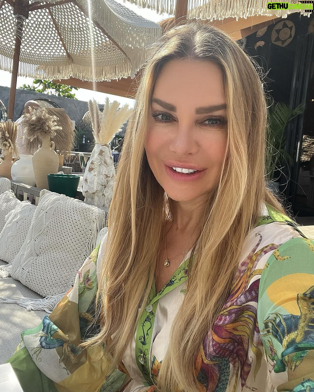 Xenia Seeberg Instagram - I love this beach club and the beautiful hotel. Feels so warm and inviting… I should stay for a few nights. #dubai #staycation #jumeirah Al Qasr Hotel, Madinat Jumeirah