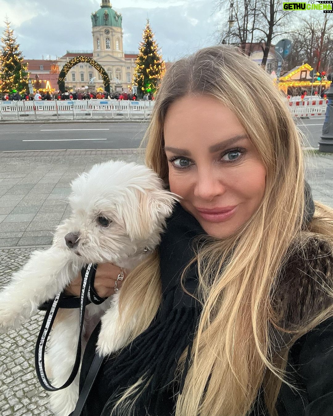 Xenia Seeberg Instagram - Happy new year ihr Lieben. Dankeschön dass so viele von Euch nachgefragt haben: Haluna geht es wieder besser und ist auch mit 11 Jahren nun bereit für neue Abenteuer in 2024! Happy new year my dear friends. Thank you for your many wishes: yes Haluna is doing much better and she is now at the age of 11 ready for new adventures in 2024. #happynewyear #bolonkazwetna #bolonkalove #bolonka #lovemydog #bestager #enjoythelittlethings #enjoythemoment Schloss Charlottenburg