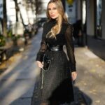 Xenia Seeberg Instagram – Hochgeschlossenes Shooting mit Franziska @streetstyleshooters für die liebe Fate. Wir haben die einzigen Sonnenstrahlen erwischt, die der Himmel zu bieten hatte. Na das Kleid wäre auch perfekt für Weihnachten oder Silvester…! Was meint ihr? #shooting #christmas #photoshoot #fashiondesigner #fatekastrati @fatekastrati #50plusandfabulous #bestager #bestagermodel #liveyourlife #liveyourbestlife #enjoythemoment #sunshine