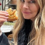 Xenia Seeberg Instagram – Erst mal ein Café au lait und Croissant. Muss sein. First let‘s have a café au lait and a pre X-mas croissant. It’s a must in Paris. Save sugar free for another day. 
#paris #croissant #cafeaulait 
#iloveparis #painauxraisins Paris, France