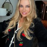 Xenia Seeberg Instagram - Cherry Christmas ihr Lieben. Oder zumindest einen schönen 2. Advent. Was macht ihr? Glühwein mit Regen verdünnt oder zurück ins Bett? #advent #adventadvent #cherry #cherrypie #christmastime #weihnachtszeit #cherrycherrylady #newyork #nyc New York