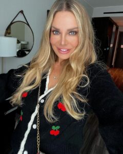 Xenia Seeberg Instagram - Cherry Christmas ihr Lieben. Oder zumindest einen schönen 2. Advent. Was macht ihr? Glühwein mit Regen verdünnt oder zurück ins Bett? #advent #adventadvent #cherry #cherrypie #christmastime #weihnachtszeit #cherrycherrylady #newyork #nyc New York
