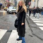 Xenia Seeberg Instagram - Advent Adventure. Hier brennt zwar kein Kerzlein, aber meine Schuhsohlen. Manhattan im Schnelldurchlauf, bevor es zurück zur Convention geht. Heute letzter Tag der @nywintercon und Eure Chance auf Autogramme und Fotoshootings mit Euern Lieblings-scifi-Stars. Adventus means adventure to me. Exploring the streets of Manhattan before returning to the @nywintercon convention. Today is your last chance to come meet us for autographs and photo sessions. #newyork #wintertime #nywintercon #convention #autograph #christmastime #manhattan #scifi #lexx #5thavenue #rockefellercenter #advent 5th Avenue, Manhattan, New York City