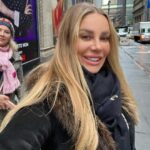 Xenia Seeberg Instagram - Hallo New York! Bevor wir unsere Fans auf der @nywintercon treffen, machen Eva und ich die Stadt unsicher. Und haben Spaß… Hello NY. Before we are going to meet up with our fans @nywintercon Eva and I are exploring the city and we are having a little too much fun. See the Christmas tree just got lit up as well. #wintercon #rockefellercenter #scifi #christmastree #convention #xev #zev #lexx#sciencefiction #nywintercon #iloveny Rockefeller Center New York