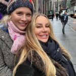 Xenia Seeberg Instagram - Hallo New York! Bevor wir unsere Fans auf der @nywintercon treffen, machen Eva und ich die Stadt unsicher. Und haben Spaß… Hello NY. Before we are going to meet up with our fans @nywintercon Eva and I are exploring the city and we are having a little too much fun. See the Christmas tree just got lit up as well. #wintercon #rockefellercenter #scifi #christmastree #convention #xev #zev #lexx#sciencefiction #nywintercon #iloveny Rockefeller Center New York
