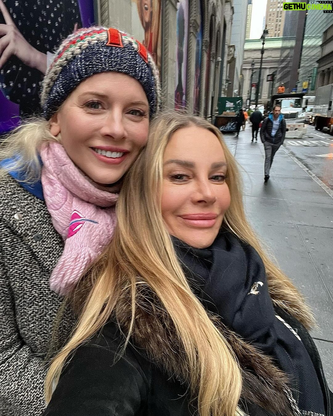 Xenia Seeberg Instagram – Hallo New York! Bevor wir unsere Fans auf der ...