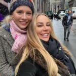 Xenia Seeberg Instagram - Hallo New York! Bevor wir unsere Fans auf der @nywintercon treffen, machen Eva und ich die Stadt unsicher. Und haben Spaß… Hello NY. Before we are going to meet up with our fans @nywintercon Eva and I are exploring the city and we are having a little too much fun. See the Christmas tree just got lit up as well. #wintercon #rockefellercenter #scifi #christmastree #convention #xev #zev #lexx#sciencefiction #nywintercon #iloveny Rockefeller Center New York