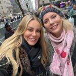 Xenia Seeberg Instagram - Hallo New York! Bevor wir unsere Fans auf der @nywintercon treffen, machen Eva und ich die Stadt unsicher. Und haben Spaß… Hello NY. Before we are going to meet up with our fans @nywintercon Eva and I are exploring the city and we are having a little too much fun. See the Christmas tree just got lit up as well. #wintercon #rockefellercenter #scifi #christmastree #convention #xev #zev #lexx#sciencefiction #nywintercon #iloveny Rockefeller Center New York