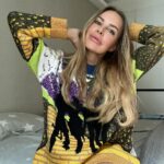 Xenia Seeberg Instagram - Pitstop Berlin: Dicke Pullis eingepackt. Auf geht’s nach NY. Ich freue mich so alle meine Fans und Co Stars wiederzusehen. Falls ihr gerade noch nichts vorhabt, kommt flott mal vorbei …zur Wintercon science fiction convention. Picked up my big fat sweaters in Berlin. So now I’m ready for New York @nywintercon If you don’t have any other plans please come see me. If you have other plans already: just cancel! 😜 #nywinter #newyork #sciencefiction #scifi #scififantasy #scifimovies #lexx #xev #zev #convention Berlin, Germany