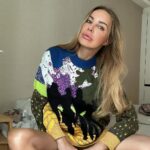 Xenia Seeberg Instagram - Pitstop Berlin: Dicke Pullis eingepackt. Auf geht’s nach NY. Ich freue mich so alle meine Fans und Co Stars wiederzusehen. Falls ihr gerade noch nichts vorhabt, kommt flott mal vorbei …zur Wintercon science fiction convention. Picked up my big fat sweaters in Berlin. So now I’m ready for New York @nywintercon If you don’t have any other plans please come see me. If you have other plans already: just cancel! 😜 #nywinter #newyork #sciencefiction #scifi #scififantasy #scifimovies #lexx #xev #zev #convention Berlin, Germany