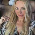 Xenia Seeberg Instagram – Mit Philias auf dem Weg zum Grand Prix nach Abu Dhabi. Dankeschön liebe Carmen @carmengeiss @robertgeiss_1964 @geissproperties für die Einladung. Wir freuen uns sehr. On the way to the Grand Prix in Abu Dhabi. Thank you dear Carmen and Robert for the invitation. We are pretty excited.
#grandprix #grandprixabudhabi #formel1 #abudhabi Abu Dhabi, United Arab Emirates