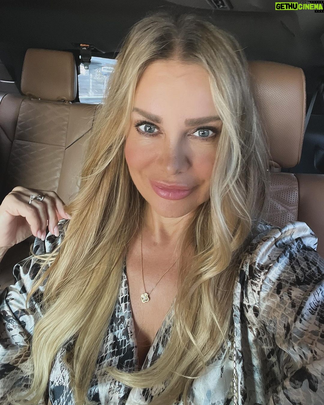 Xenia Seeberg Instagram - Mit Philias auf dem Weg zum Grand Prix nach Abu Dhabi. Dankeschön liebe Carmen @carmengeiss @robertgeiss_1964 @geissproperties für die Einladung. Wir freuen uns sehr. On the way to the Grand Prix in Abu Dhabi. Thank you dear Carmen and Robert for the invitation. We are pretty excited. #grandprix #grandprixabudhabi #formel1 #abudhabi Abu Dhabi, United Arab Emirates
