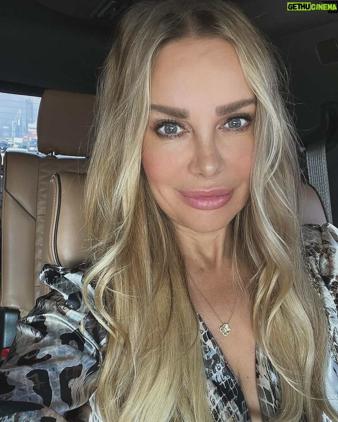 Xenia Seeberg Instagram - Mit Philias auf dem Weg zum Grand Prix nach Abu Dhabi. Dankeschön liebe Carmen @carmengeiss @robertgeiss_1964 @geissproperties für die Einladung. Wir freuen uns sehr. On the way to the Grand Prix in Abu Dhabi. Thank you dear Carmen and Robert for the invitation. We are pretty excited. #grandprix #grandprixabudhabi #formel1 #abudhabi Abu Dhabi, United Arab Emirates