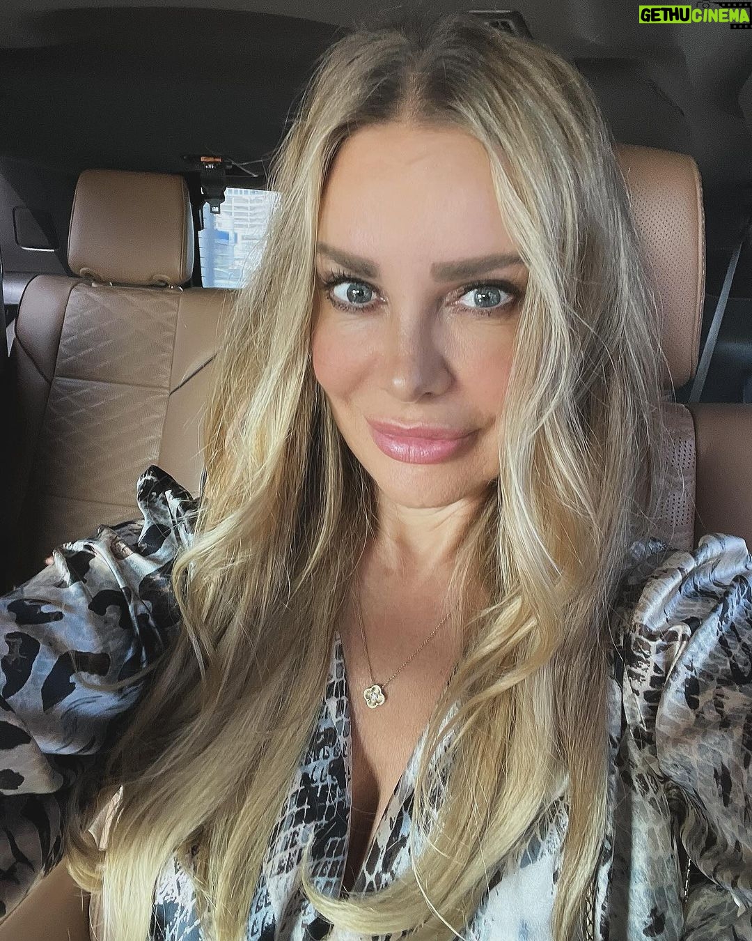 Xenia Seeberg Instagram - Mit Philias auf dem Weg zum Grand Prix nach Abu Dhabi. Dankeschön liebe Carmen @carmengeiss @robertgeiss_1964 @geissproperties für die Einladung. Wir freuen uns sehr. On the way to the Grand Prix in Abu Dhabi. Thank you dear Carmen and Robert for the invitation. We are pretty excited. #grandprix #grandprixabudhabi #formel1 #abudhabi Abu Dhabi, United Arab Emirates