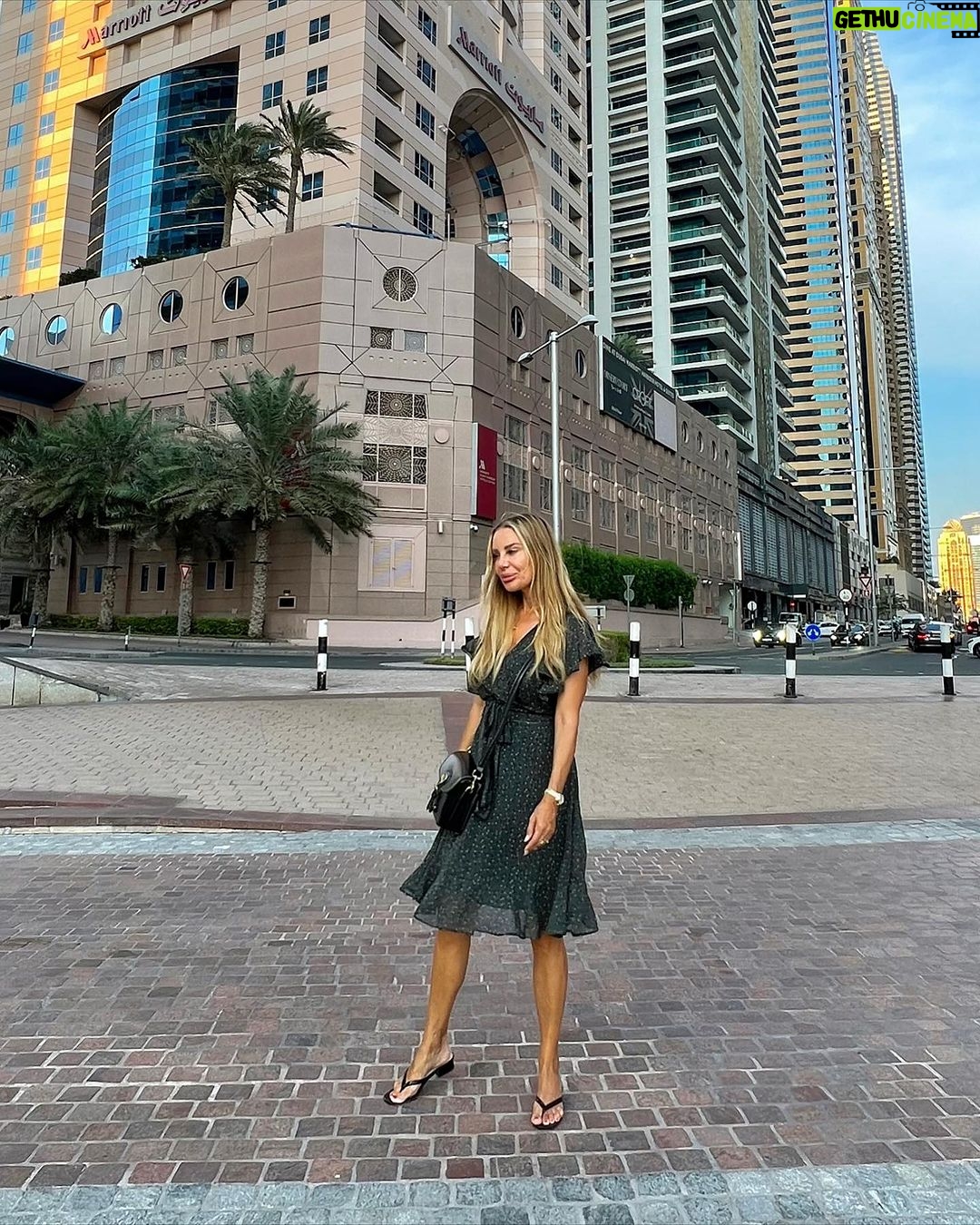 Xenia Seeberg Instagram - Sieht aus wie New York? Ist es aber nicht. Da werde ich allerdings in 3 Wochen mit meinen Lexx Co-stars bei der @nywintercon zu Gast sein. Looks like NYC? Well it’s not. But I will be there with my Lexx co-stars @ellendubinactor #michaelmcmanus #briandowney and @eva_habermann for @nywintercon in 3 weeks. Hope to see you all. Photos by my Mom 😻 #dubai #nyc #scifi #lexx #wintercon #convention #scificonvention #xev #zev #xevbellringer #autograph #bemyguest #comeseeme #comeback #sciencefiction Jumeirah Beach - Dubai, UAE