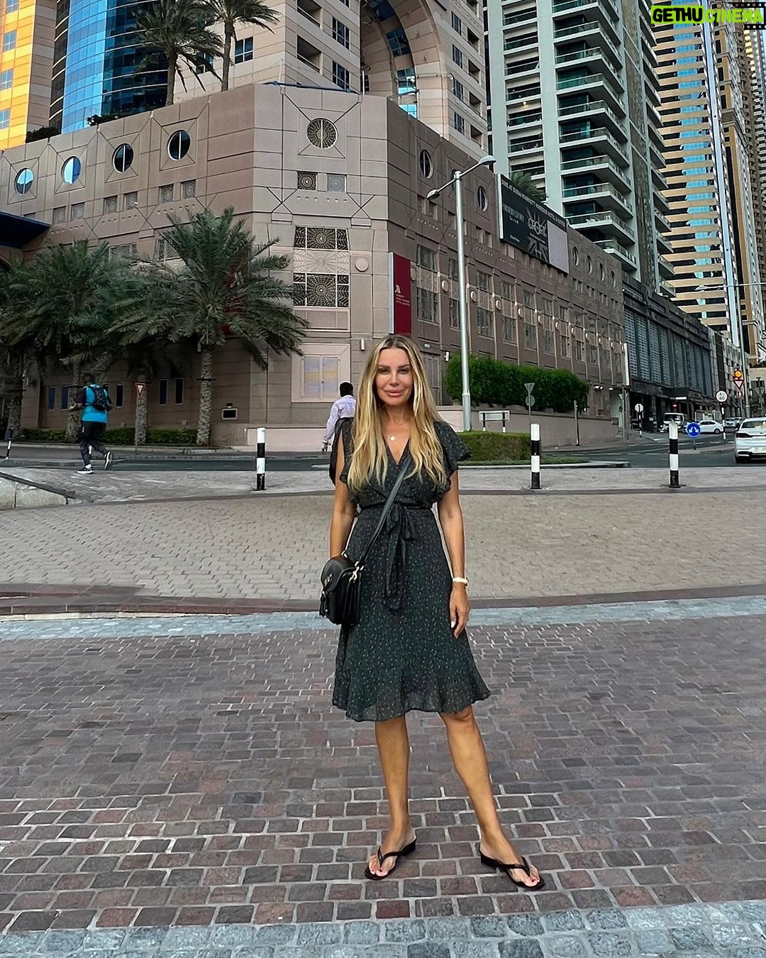 Xenia Seeberg Instagram - Sieht aus wie New York? Ist es aber nicht. Da werde ich allerdings in 3 Wochen mit meinen Lexx Co-stars bei der @nywintercon zu Gast sein. Looks like NYC? Well it’s not. But I will be there with my Lexx co-stars @ellendubinactor #michaelmcmanus #briandowney and @eva_habermann for @nywintercon in 3 weeks. Hope to see you all. Photos by my Mom 😻 #dubai #nyc #scifi #lexx #wintercon #convention #scificonvention #xev #zev #xevbellringer #autograph #bemyguest #comeseeme #comeback #sciencefiction Jumeirah Beach - Dubai, UAE