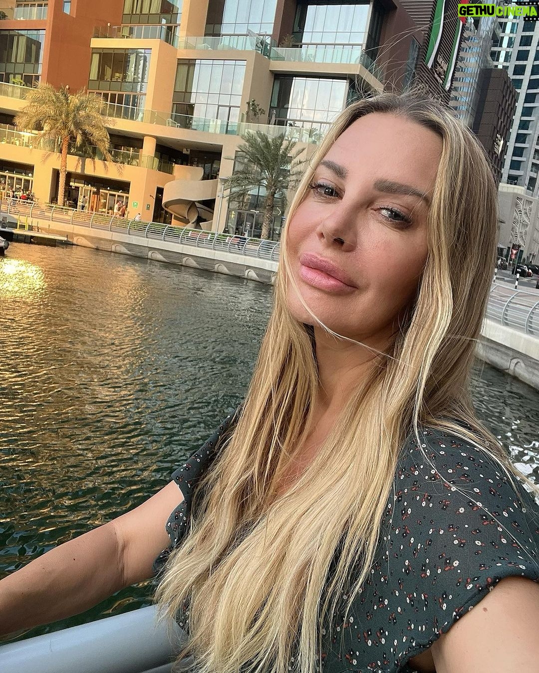 Xenia Seeberg Instagram - Zeit für viele Gedanken… beim Abendspaziergang im Sonnenuntergang am Wasser. Hier ist es gerade so ruhig und friedlich. Leider an vielen Orten der Welt gerade gar nicht. Warum wird die Menschheit einfach nicht schlauer? Time for many thoughts… on my evening sunset walk through the Marina. It’s so peaceful here. Unfortunately it’s the total opposite in many other parts of the world. Why does mankind not learn and finally become wiser and smarter? #peace #prayforpeace #bethebestyou #bethebestversionofyou #sunset #peaceofmind #marina #dubaimarina #dubai #50plus #50plusandfabulous #enjoythelittlethings #enjoythemoment #bestager #spiritualawakening #liveyourlife Dubai Marina