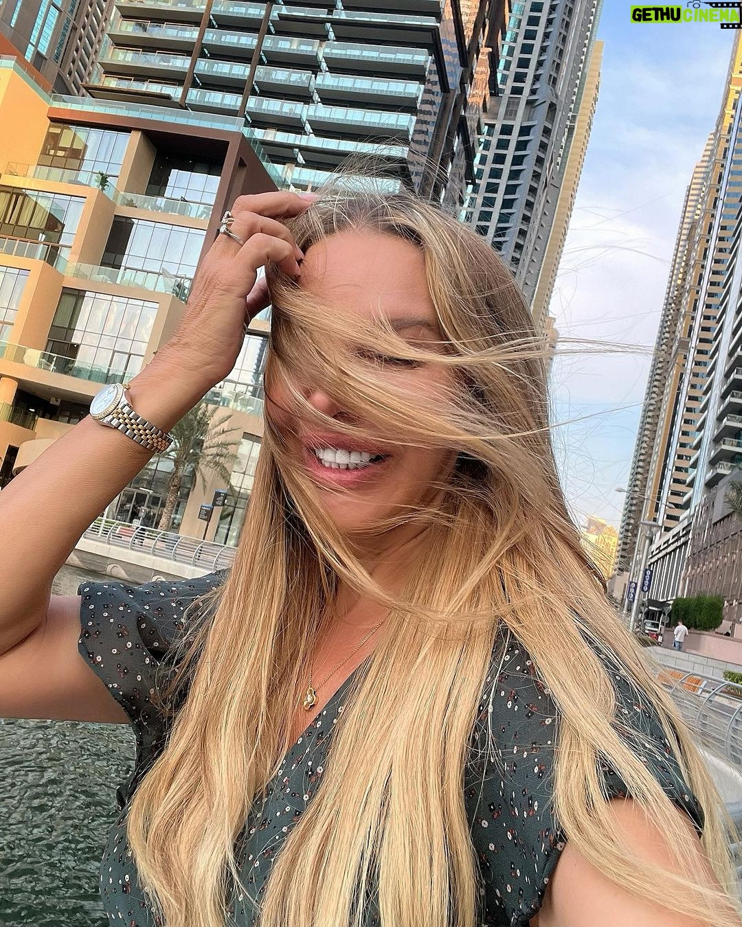 Xenia Seeberg Instagram - Zeit für viele Gedanken… beim Abendspaziergang im Sonnenuntergang am Wasser. Hier ist es gerade so ruhig und friedlich. Leider an vielen Orten der Welt gerade gar nicht. Warum wird die Menschheit einfach nicht schlauer? Time for many thoughts… on my evening sunset walk through the Marina. It’s so peaceful here. Unfortunately it’s the total opposite in many other parts of the world. Why does mankind not learn and finally become wiser and smarter? #peace #prayforpeace #bethebestyou #bethebestversionofyou #sunset #peaceofmind #marina #dubaimarina #dubai #50plus #50plusandfabulous #enjoythelittlethings #enjoythemoment #bestager #spiritualawakening #liveyourlife Dubai Marina