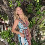 Xenia Seeberg Instagram - Mein Freund der Baum…ist der nicht wunderschön? Was dieser grüne Gigant wohl schon alles gesehen hat. Ich wünsche Euch einen friedlichen Sonntag. My friend the tree… isn’t it gorgeous? I wonder what this green giant might have seen over the centuries. Have a peaceful Sunday. #peace #bigtree #green #greengiant #islandlife #islandvibes #bekind #peaceofmind #peaceful #earlybird #earlyinthemorning #sundaymornings Elephant Beach Club