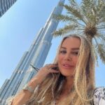 Xenia Seeberg Instagram - The city opened my mind: Ich hätte nicht gedacht, dass es mir hier so gut gefällt. Meine Einstellung war bislang eher neutral. Jetzt bin ich überrascht wie gut es sich anfühlt. I never thought I would like it this much. My attitude was rather neutral. And now that I am here, I am surprised about how it feels… #dubai #downtown #burjkhalifa #openmind #openminded #theworldisyours #enjoythemoment #enjoythelittlethings #liveyourlife #theworldischanging Burj Khalifa,Dubai,U.A.E