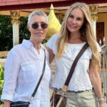 Xenia Seeberg Instagram - Glücklich zurück in Thailand mit meiner Mama und Phili. Heute besuchen wir den Golden Buddha. Happy to be back in Thailand with my Mom and Phili for a few weeks … Do you think we look much alike? #kohsamui #thailand #familytime #familyfirst #familygoals #motheranddaughter #bestager #bestagermodel #50plusandfabulous #70plusandfabulous BIG Buddha Temple at Koh Samui