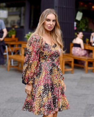 Xenia Seeberg Instagram - Fashion Week in Mailand. Marathon in Berlin. Ich nehm die high heels. Immer flott über den grüne Ampel Laufsteg. Shooting für Fate mit Franziska Krug von @streetstyleshooters. 
Fashion Week Milan- Berlin Marathon.  I just take the high heels to run up and down the crosswalk. Shooting for Fate Kastrati. @fatekastrati 
Hair by @lady_______boss 
#silkdress #designerdress #berlin #bestagermodel #50plusandfabulous #streetstylelook #streetstyleshooters #highheels #werbung #ad