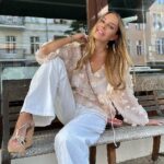 Xenia Seeberg Instagram - Dünnes Stöffchen. Bei Temperatur Sturz und Regenschauern nicht die beste Wahl. Nach heißen 31°C auch im September etwas unerwartet. Light organza fabric. Not the best choice for today’s drastic temperature drop and rain showers. Just a little unexpected after yesterday’s hot summer delight. summerneverends #latesummer #september #pastel #pastelaesthetic #pastelcolors #neverendingsummer #justme #unedited #bestager #bestagermodel #50plusandfabulous #nofilter #enjoythemoment #enjoythelittlethings Berlin, Germany