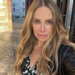 Xenia Seeberg Instagram - Tor zur Welt oder Tor zu meinem Herzen? Wohl eher nicht. Aber definitiv auch von außen eine echt schöne location. #berlinartweek #ewerk #sunset #smile #beinspired #iloveart #ilovearchitecture #bestager #50plusandfabulous #enjoylife #enjoythelittlethings #enjoythemoment E-Werk