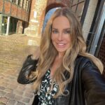 Xenia Seeberg Instagram - Tor zur Welt oder Tor zu meinem Herzen? Wohl eher nicht. Aber definitiv auch von außen eine echt schöne location. #berlinartweek #ewerk #sunset #smile #beinspired #iloveart #ilovearchitecture #bestager #50plusandfabulous #enjoylife #enjoythelittlethings #enjoythemoment E-Werk
