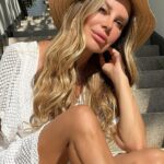 Xenia Seeberg Instagram - X-Beine! Wer bietet ein O? Ahhhhh was für eine Ruhe hier draußen vor den Toren der großen Stadt… hab die Sonnenbrille vergessen aber genieße den Traum- Garten meiner Freundin Nathalie @nkomaromy. Was macht ihr dieses Wochenende? #summervibes #backyard #enjoylife #enjoythelittlethings #enjoythemoment #weekendvibes #berlinberlin Lichterfelde, Berlin, Germany