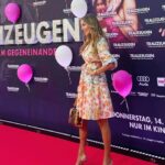 Xenia Seeberg Instagram - Gestern Abend bei der Premiere von Trauzeugen. Ob ich die wohl auch noch mal brauchen werde in diesem Leben? Last night at the world premiere of Trauzeugen. Makes me wonder if I will ever need them again in this lifetime… #trauzeugen #worldpremiere #moviepremiere #redcarpet #zimmermann #interview #germanactress #rtl #pro7 Kino Zoopalast