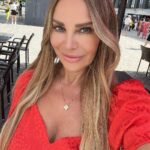 Xenia Seeberg Instagram - I love red. It makes me feel strong, positive and happy. What’s your favorite color? Ich liebe die Farbe Rot. Sie lässt mich stark, positiv und glücklich fühlen. Besonders in diesem wunderschönen Seidenkleid von Fate Kastrati. Was ist Eure Lieblings-Wohlfühl-Farbe? #red #reddress #wohlfühlen #rot #roteskleid #designerdress #silkdress #bestager #bestagermodel #50plusandfabulous #enjoylife #enjoythelittlethings #enjoythemoment Mercedes Platz