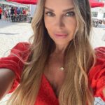 Xenia Seeberg Instagram - I love red. It makes me feel strong, positive and happy. What’s your favorite color? Ich liebe die Farbe Rot. Sie lässt mich stark, positiv und glücklich fühlen. Besonders in diesem wunderschönen Seidenkleid von Fate Kastrati. Was ist Eure Lieblings-Wohlfühl-Farbe? #red #reddress #wohlfühlen #rot #roteskleid #designerdress #silkdress #bestager #bestagermodel #50plusandfabulous #enjoylife #enjoythelittlethings #enjoythemoment Mercedes Platz
