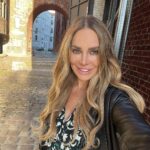 Xenia Seeberg Instagram - Tor zur Welt oder Tor zu meinem Herzen? Wohl eher nicht. Aber definitiv auch von außen eine echt schöne location. #berlinartweek #ewerk #sunset #smile #beinspired #iloveart #ilovearchitecture #bestager #50plusandfabulous #enjoylife #enjoythelittlethings #enjoythemoment E-Werk