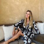 Xenia Seeberg Instagram - Habt einen wunderschönen Sonntag ihr Lieben. Editorial Foto-Produktion beendet. Davon demnächst dann mehr… Jetzt noch ein gemütliches Frühstück auf der Terrasse und dann ab in den Pool. Have a beautiful Sunday my dear friends. I finished my editorial photo production in the desert. You will see soon… Now having a quiet breakfast before jumping into the pool. #anantaraqasralsarab #sundaymorning #photooftheday #photoshoot #qasralsarab #enjoythelittlethings #enjoythemoment #50plusandfabulous #ageisjustanumber #liveyourbestlife #liveyourlife Qasr Al Sarab Desert Resort by Anantara