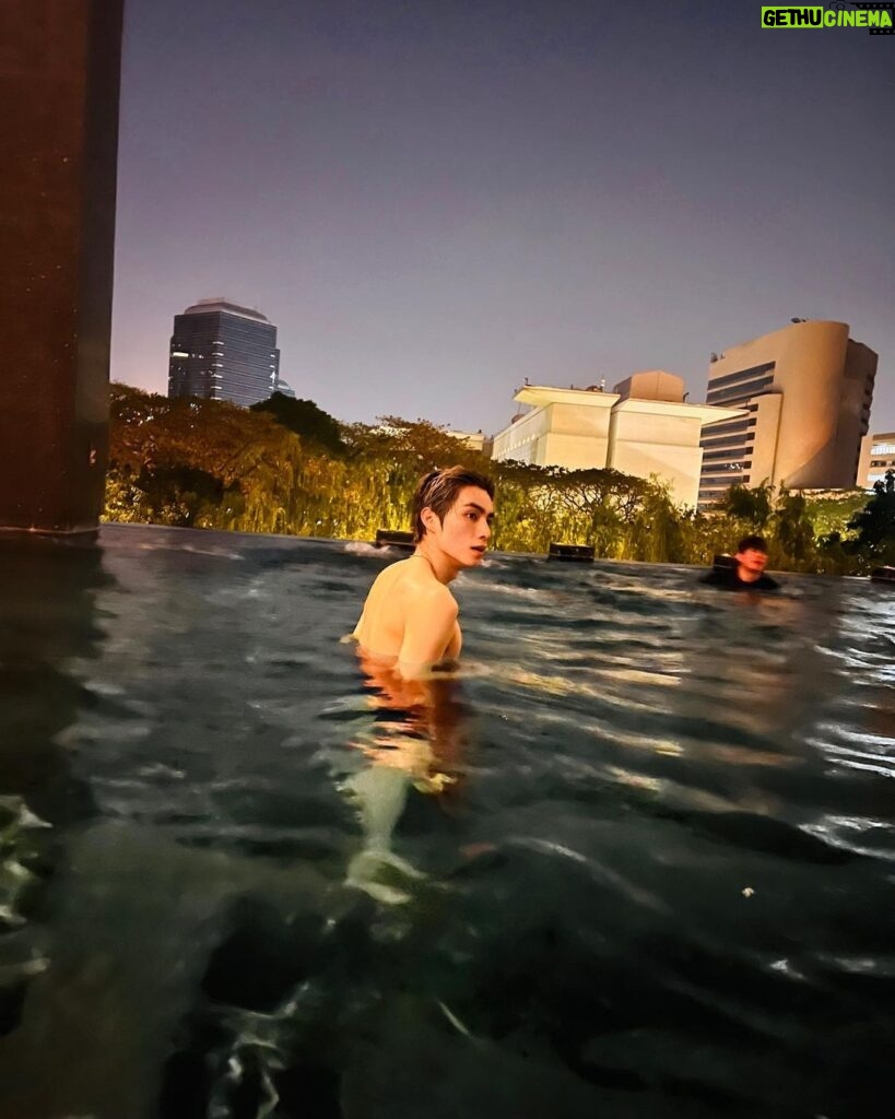 Xiaojun Instagram - Good times in Thailand ，thank u WayZenNi💚