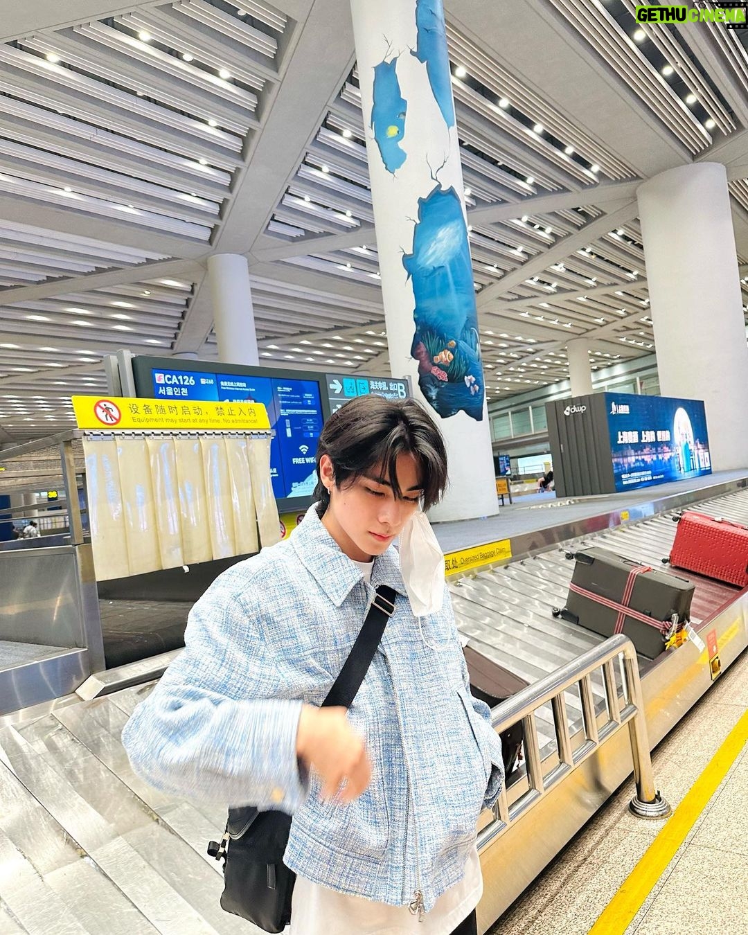 Xiaojun - 859.1K Likes - ✈️✈️