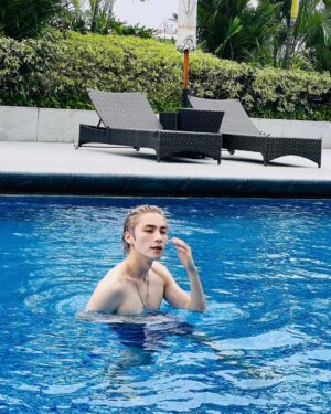 Xiaojun Instagram - 🏊‍♂️