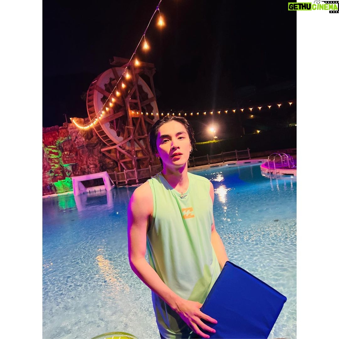 Xiaojun - 852.9K Likes - 🏊♂️summer night