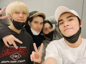Xiaojun Instagram - It’s been a while~✌🏻️